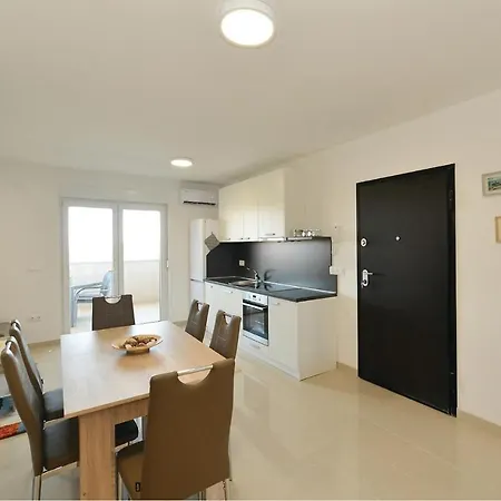 Two-Bedroom Apartment in Mandre