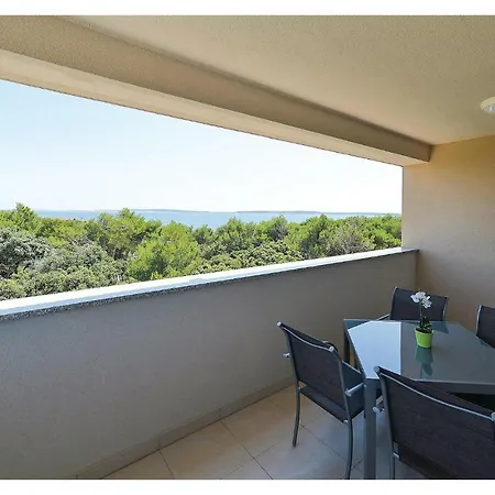 Two-Bedroom Apartment in Mandre Lejlighed